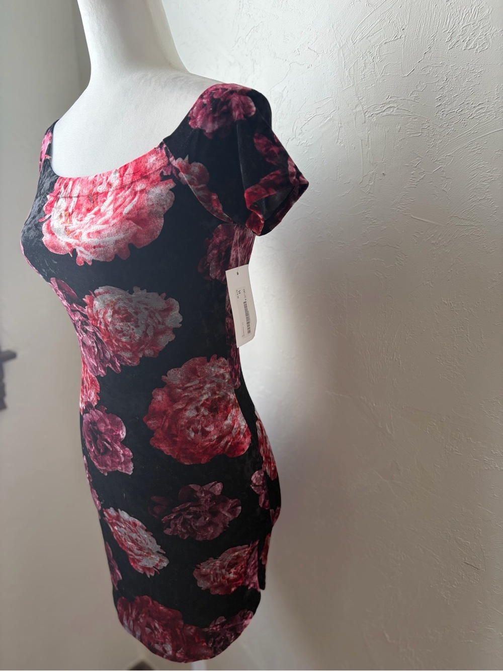 Blue Blush Black Pink Floral Velvet Off Shoulder Mini Dress NWT M - Picture 5 of 11